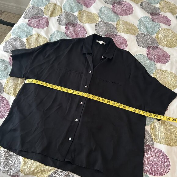 Vince black flowy silk bouse short sleeve size large - Picture 7 of 8